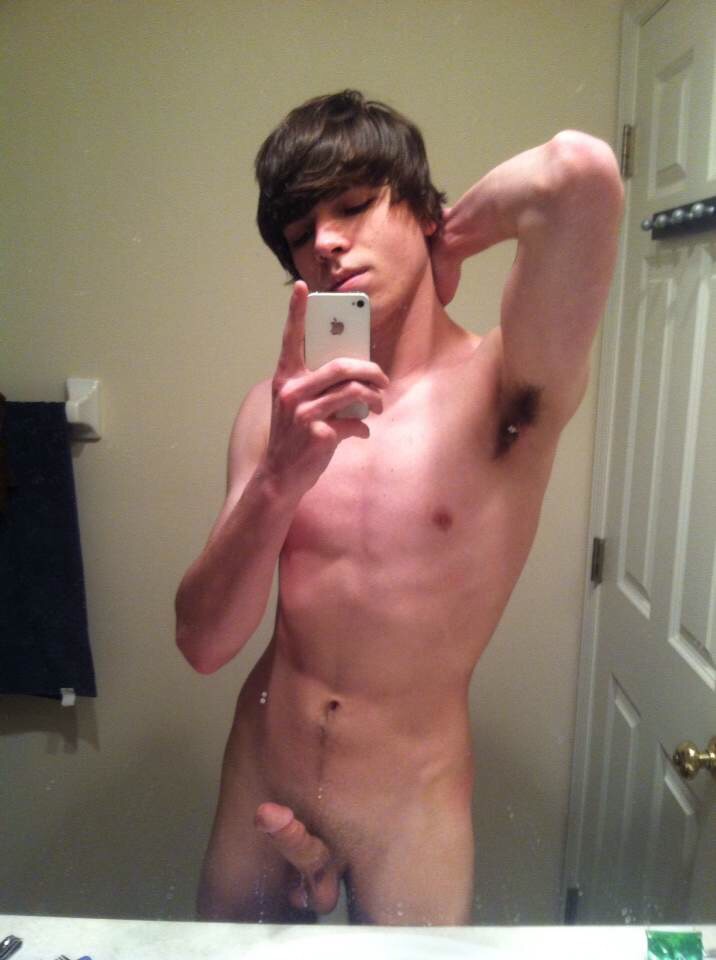 Teen Posing Nude in front of mirror